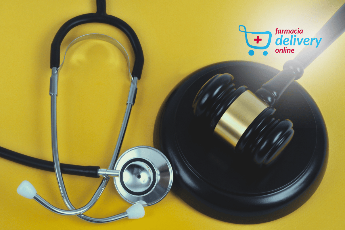 Martelo de juíz + utensílio médico de sentir os batimentos cardíacos