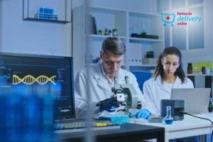 Médicos fazendo estudos sobre medicamentos em laboratório